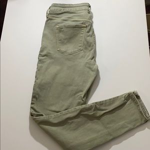 Old Navy Light Green Capris/Jeans